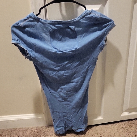 Abercrombie & Fitch Light Blue V-Neck Short Sleeve Tee - Picture 3 of 3